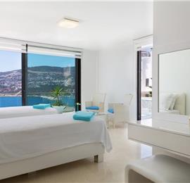 4 Bedroom Villa with Infinity Pool in Kalkan, Sleeps 8
